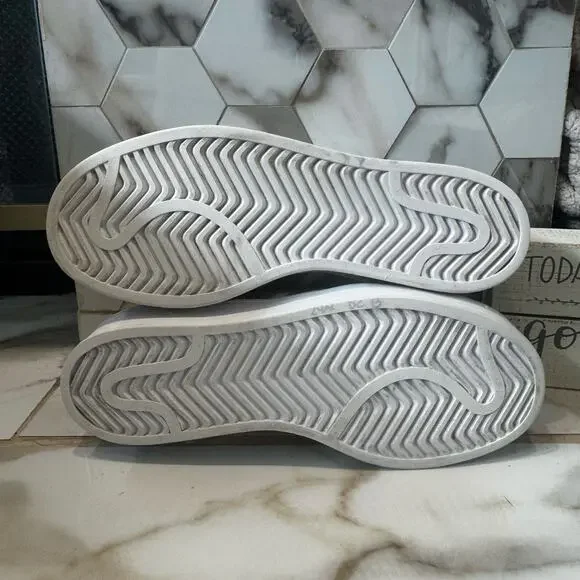 Adidas Women's Superstar Sneakers Size 6 Shell Toe Bold Floral Collab w/ "Her" - Picture 10 of 10